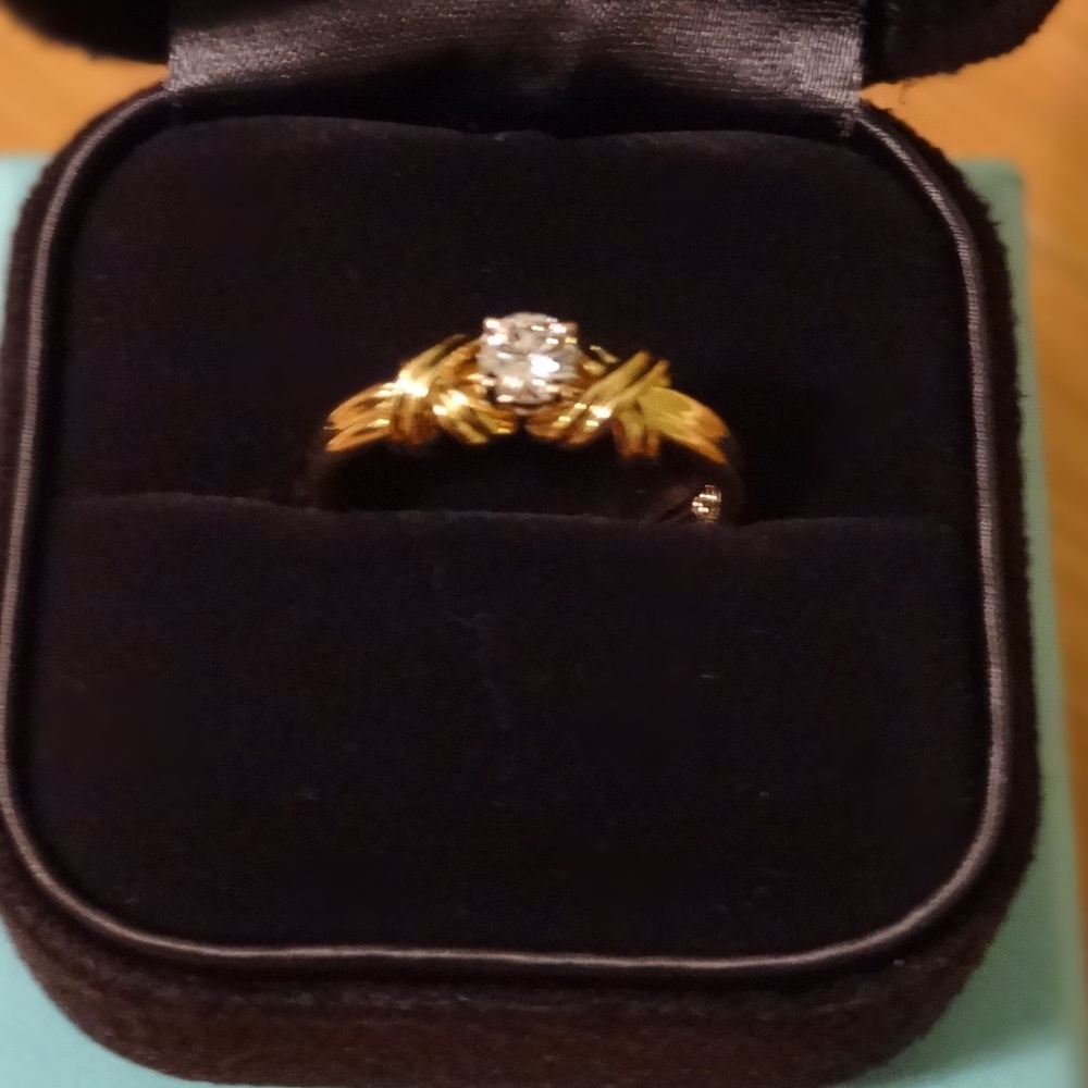 Tiffany and Co Yellow Gold XO diamond ring - Picture 2 of 12
